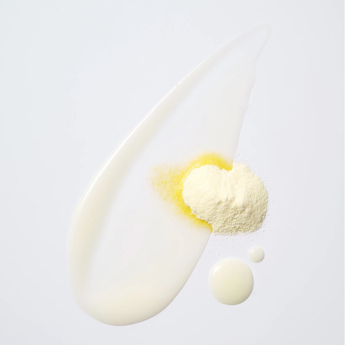 Bewants Glutathione Ampoule Serum texture with raw ingredients