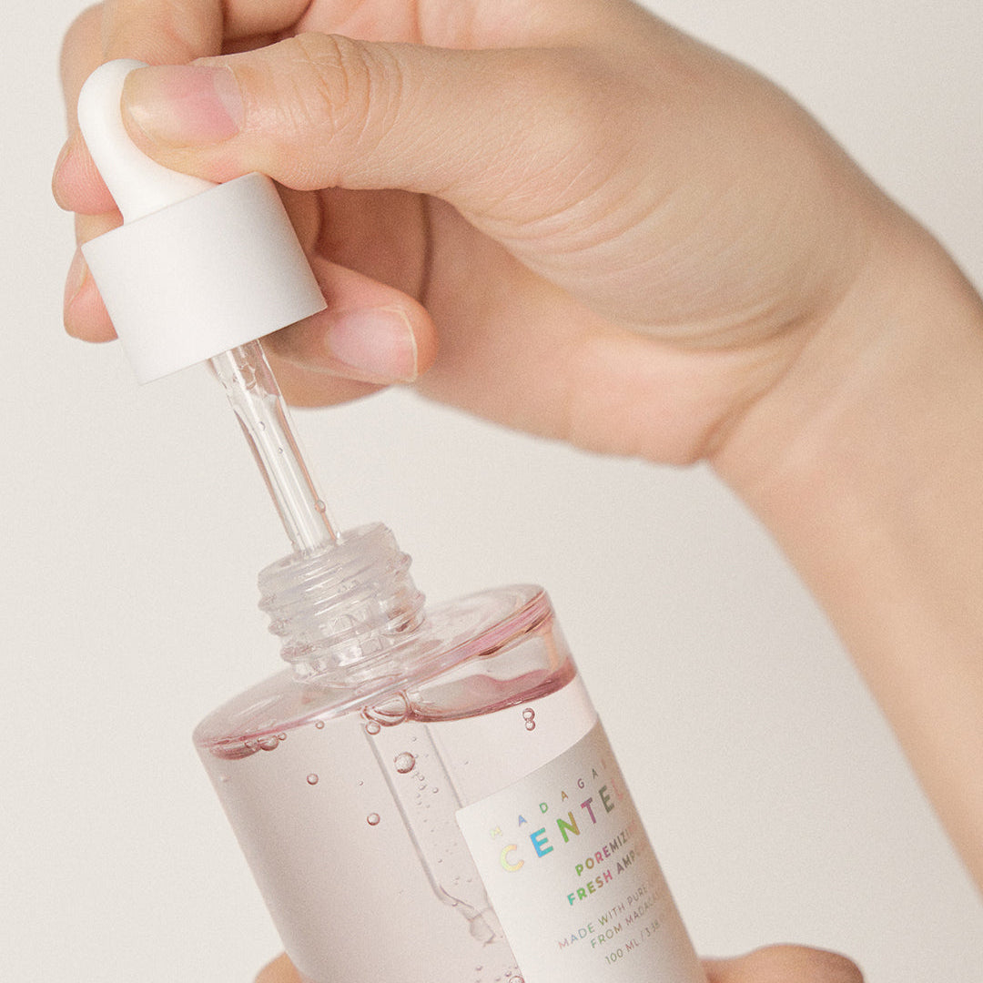 SKIN1004 Madagascar Centella Poremizing Fresh Ampoule being opened by hand