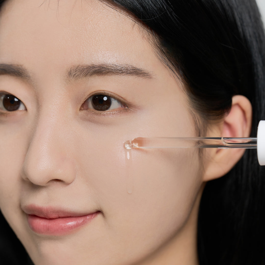 SKIN1004 Madagascar Centella Tea-Trica Relief Ampoule being applied on face